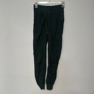 Lulu lemon dark green dance pant slightly used perfect condition size zero